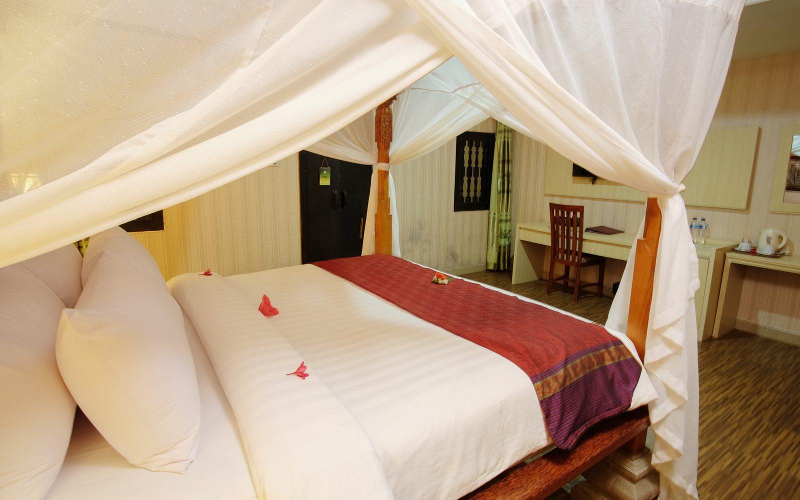 Puri Saron Senggigi Hotel Exterior foto