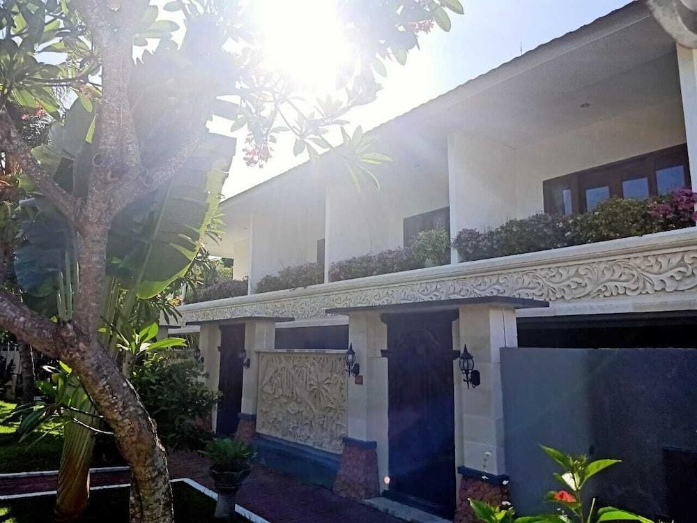 Puri Saron Senggigi Hotel Exterior foto