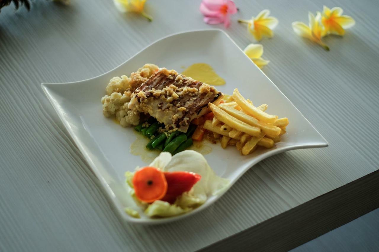 Puri Saron Senggigi Hotel Exterior foto